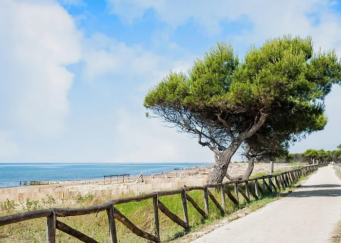 公寓 In A Prime Seafront Location 比比翁