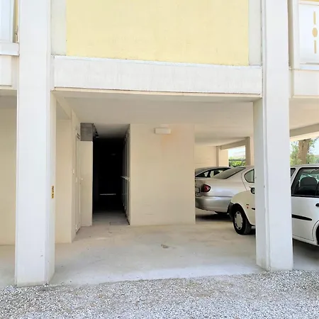 In A Prime Seafront Location Apartamento *
