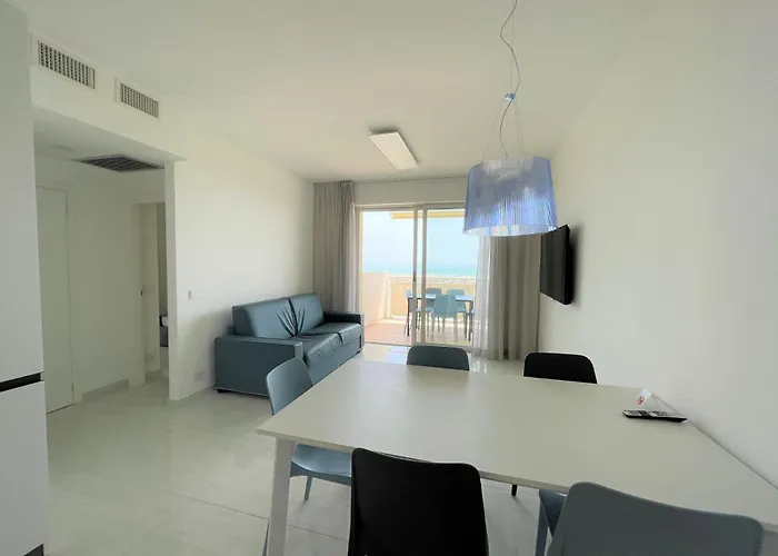Διαμέρισμα In A Prime Seafront Location Μπιμπιόνε