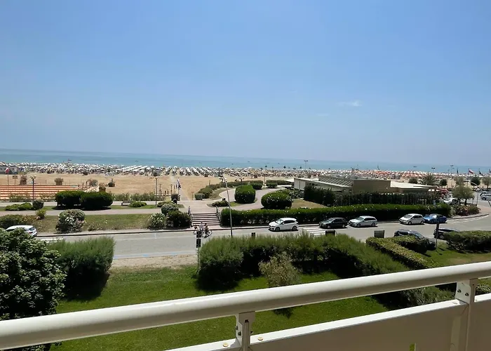 In A Prime Seafront Location * Μπιμπιόνε