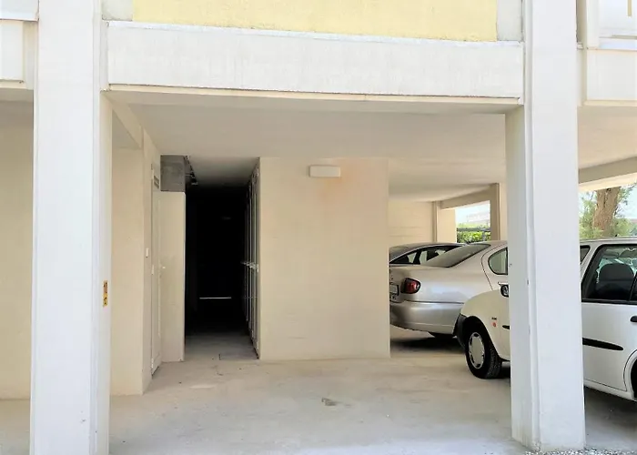 In A Prime Seafront Location Διαμέρισμα *